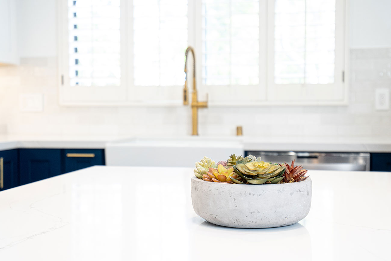 - Oasis Builders, Inc. Beautiful Quartz Surface